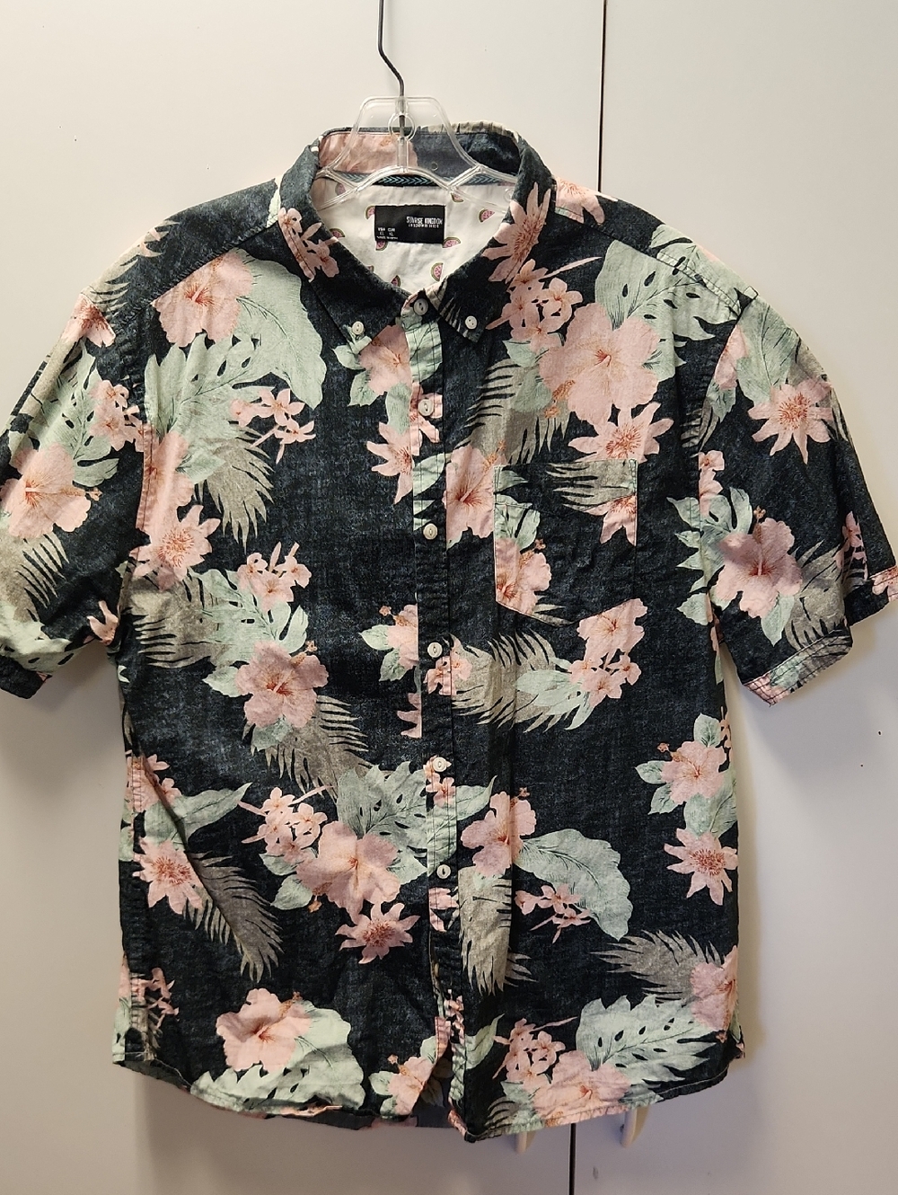 Men's Short-Sleeve Floral Button-Down Shirt - Black & Pink